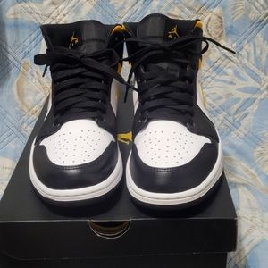 Nike Air Jordan 1 Mid Pollen Yellow Black White 554724-177 Size 9.5